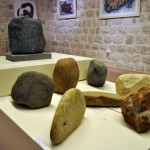 Izložba slika i oblutaka Veselina Banjevića – Kotor
