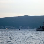 Patrolni brod Mornarice CG preedvodi kolonu ratnih brodova NATO u Boki