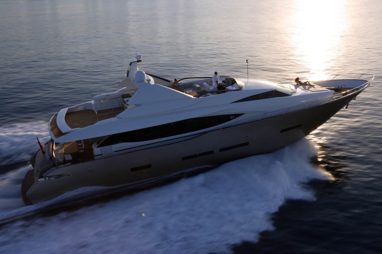 „FX Yachts“ promoviše jedan od svojih brodova u Tivtu