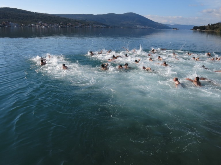 Miholjska Prevlaka i Bigova plivanje za krst 19. januara