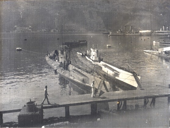 Podmornice u bazi u Đenovićima