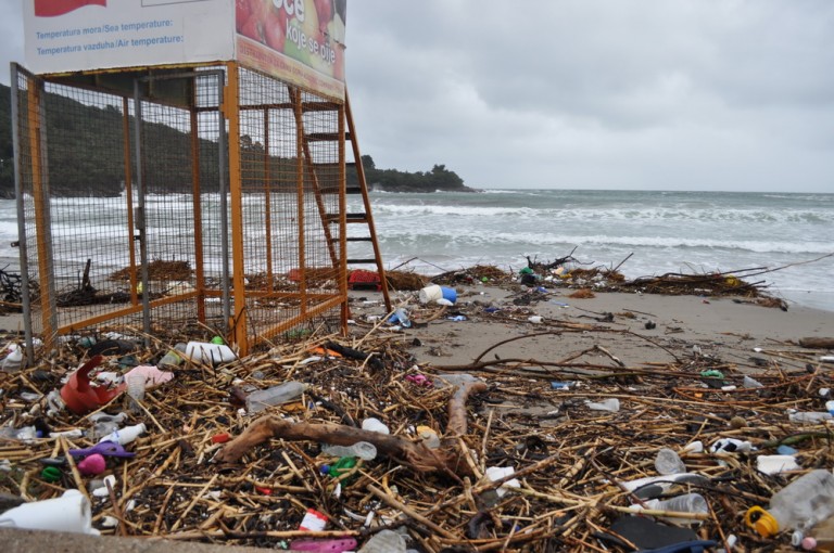 U morima će do 2050. biti više plastičnog otpada nego ribe