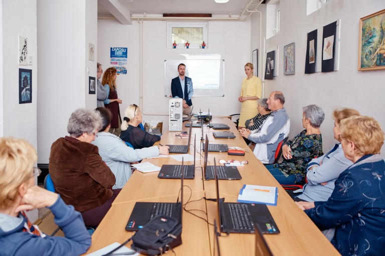 Informatičko opismenjavanje starijih