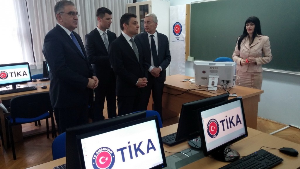 Turska opremila kabineta informatike u tivatskoj srednjoj školi