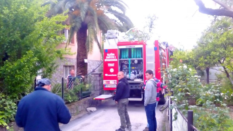 Tivat – dimnjak zapalio krov porodične kuće