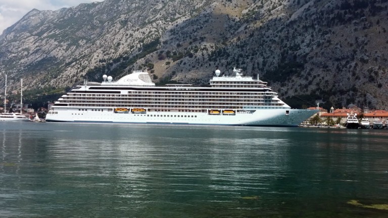 Najluksuzniji brod na svijetu „Seven Seas Explorer“ na prvom putovanju stigao u Boku