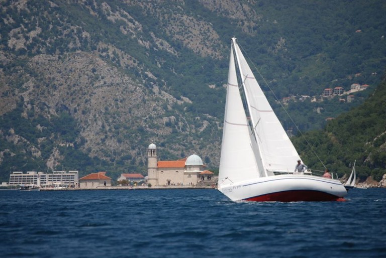 Porto Montenegro sponzoriše lokalne timove za regatu „Tisuću otoka“