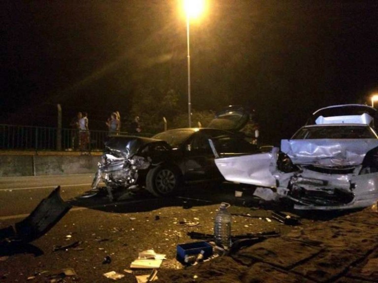 Četvoro povrijeđenih u direktnom sudaru