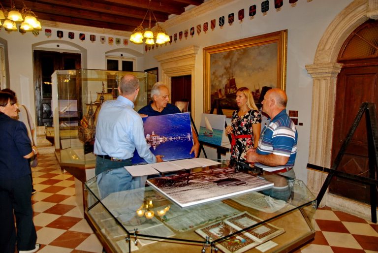 Fotografijom pomažu postradale u zemljotresu