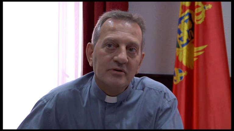 Don Pavao Medač nakon potpisivanja Ugovora o sufinasiranju rekonstrukcije crkve Svetog Franja