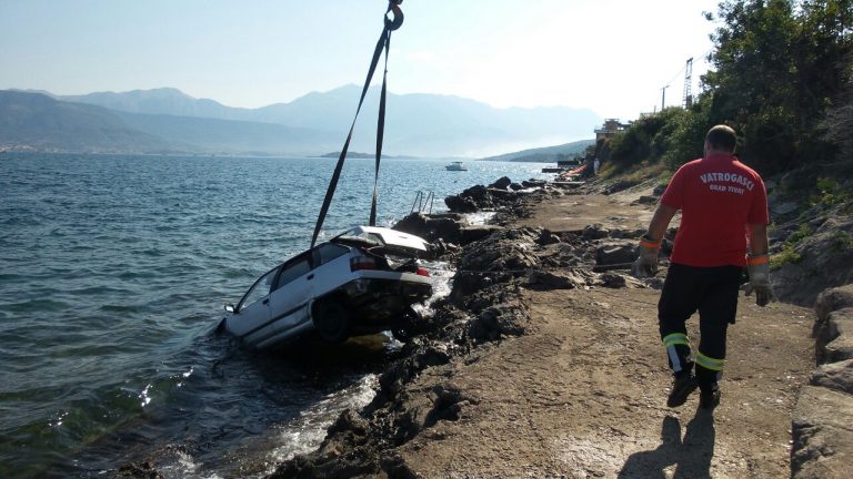 Krašići – automobil sletio u more jedna osoba stradala