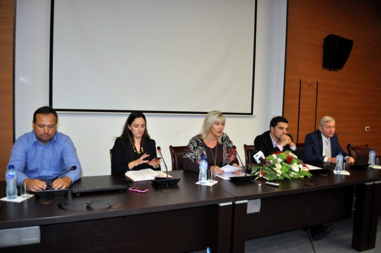 Nakon fontane, Tivat dobio javni toalet i česmu