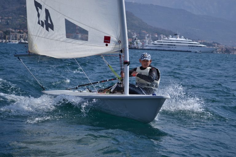 Hvar – Novogodišnja regata Tivćani za sada odlični