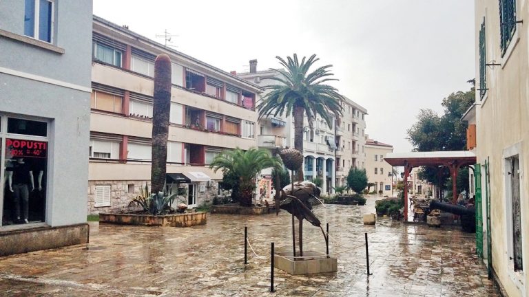 Surlaš prijeti da izmijeni sliku Tivta