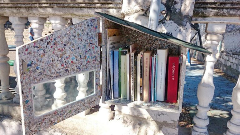 Male biblioteke na otvorenom