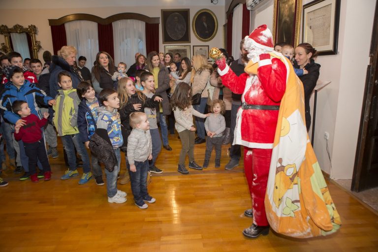 Djed Mraz u Muzeju grada Perasta