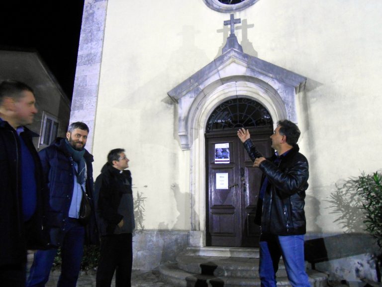 Pravoslavni vjernik osvijetlio župnu crkvu Svete Marije u Sutomoru