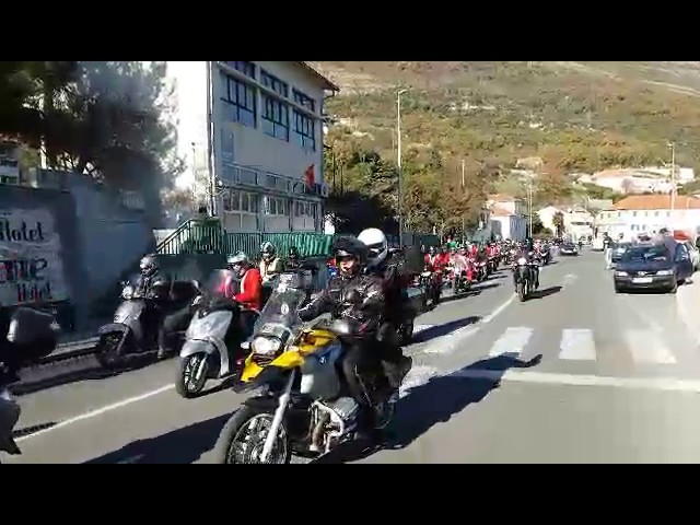 Moto Djeda Mrazovi, njih 300 posjetili štićenike  Dječijeg doma u Bijeloj