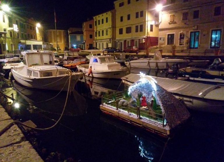 Plutajuće jaslice krase Veli Lošinj