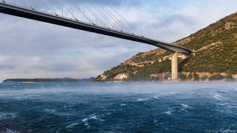 Dubrovnik: Nakon tri dana sletio prvi avion, niske temperature i vjetar još uzrokuju probleme