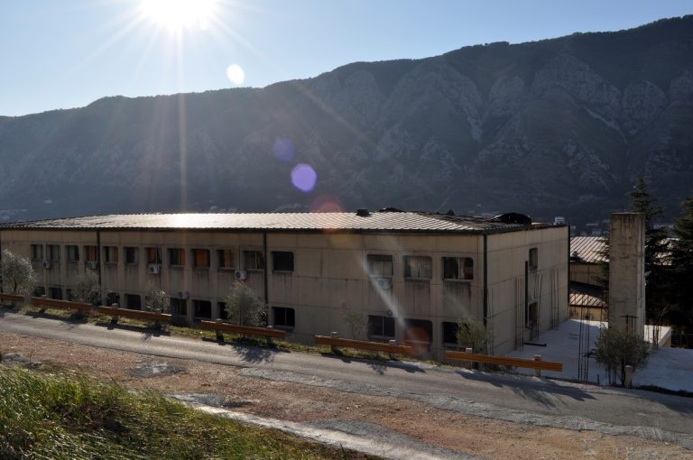 Kotor: Olujna bura oštetila krov Gimnazije