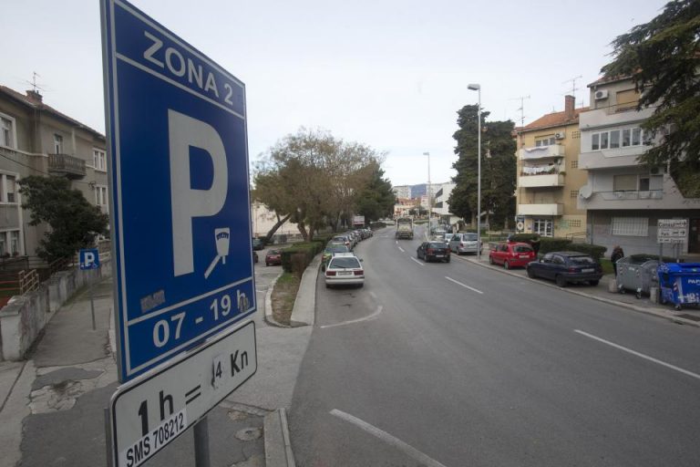 Split – mobilna aplikacija za slobodna parkirališna mjesta i pauk službu