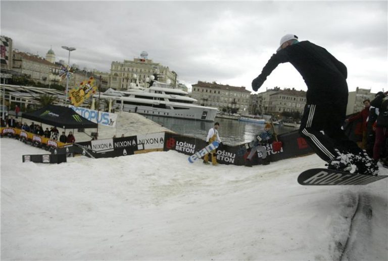 Rijeka: uz more karnevalsko snowboard takmičenje