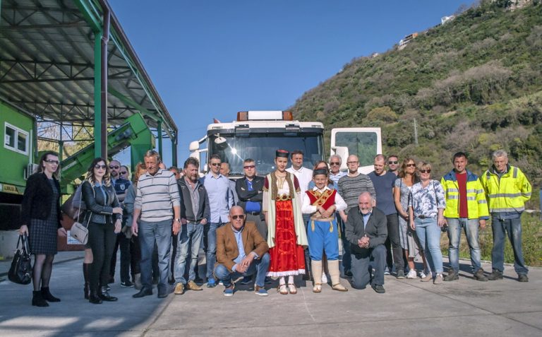 Norveška donacija za Herceg Novi: Kamion i uniforme preduzeću „Čistoća“