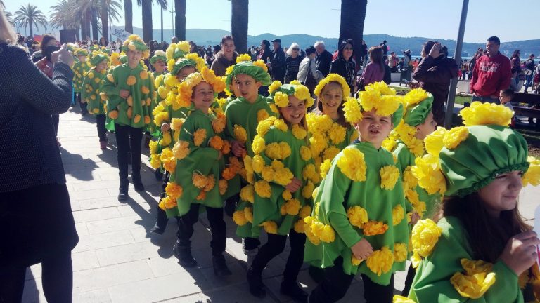 Maštovite maske preplavile Pine