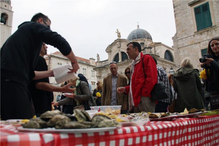 Tradicionalna Festa od kamenica na Stradunu