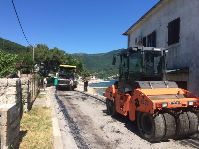 Bijela – počelo asfalitiranje puta od hotela Park do Delfina