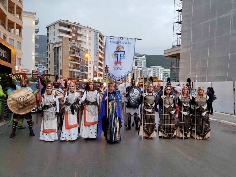 “Teuta i ratnici” izazvali veliku pažnju publike na  15. Međunarodnom turističkom budvanskom karnevalu
