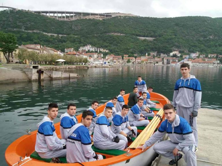 Veslačima Srednje pomorske škole Kotor četvrto mjesto u Bakru