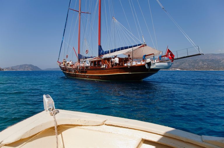 Crna flota navalila u Jadran