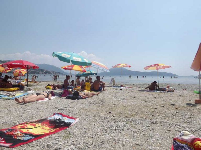 Morsko dobro – nasuta plaža ispred Instituta Igalo