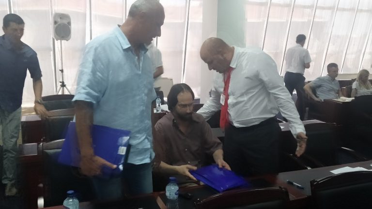 Tivat: Novosel tražio da obezbjeđenje izbaci Kovačevića, opozicija napustila sjednicu SO
