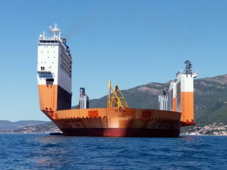 U Boku uplovio najveći svjetski heavy lifter sa kojim odlazi dok…