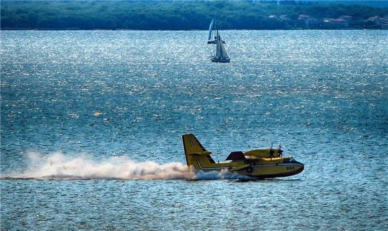 Hrvatski i crnogorski avioni gase oko granice