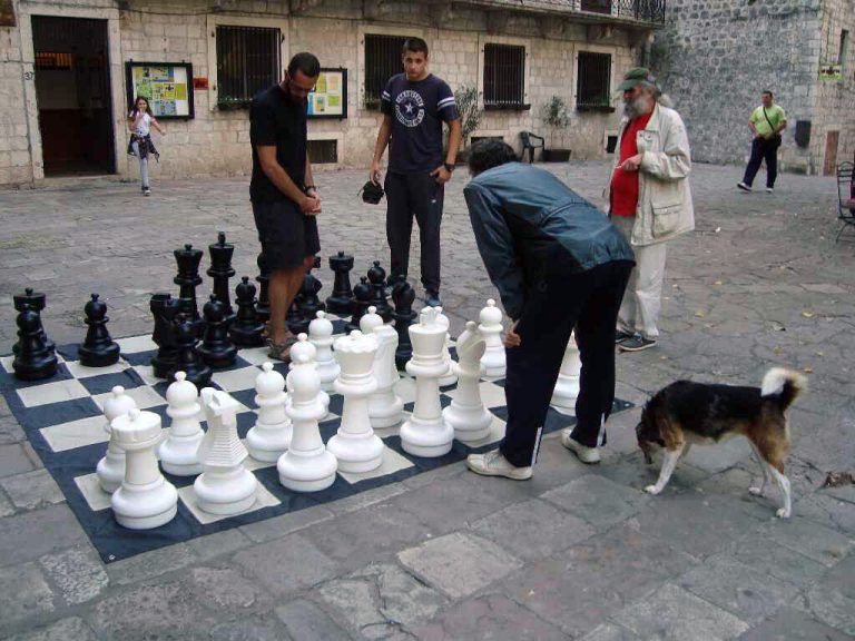 Šahovski turnir na Pjaci od kina, i turisti igrali