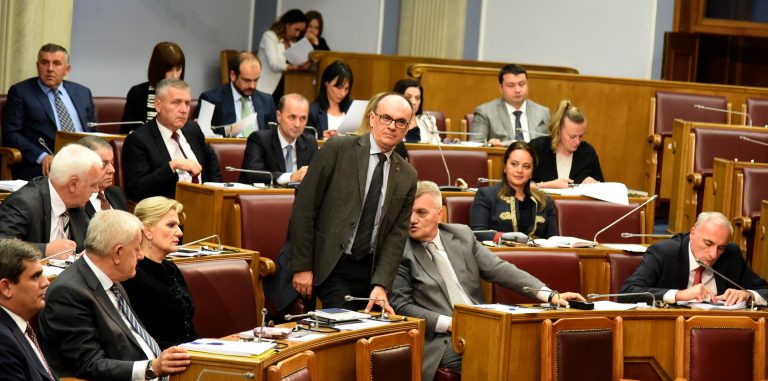Usvojen Zakon o planiranju prostora: “Vladajuća većina još jednom dokazala odanost građevinskom lobiju”