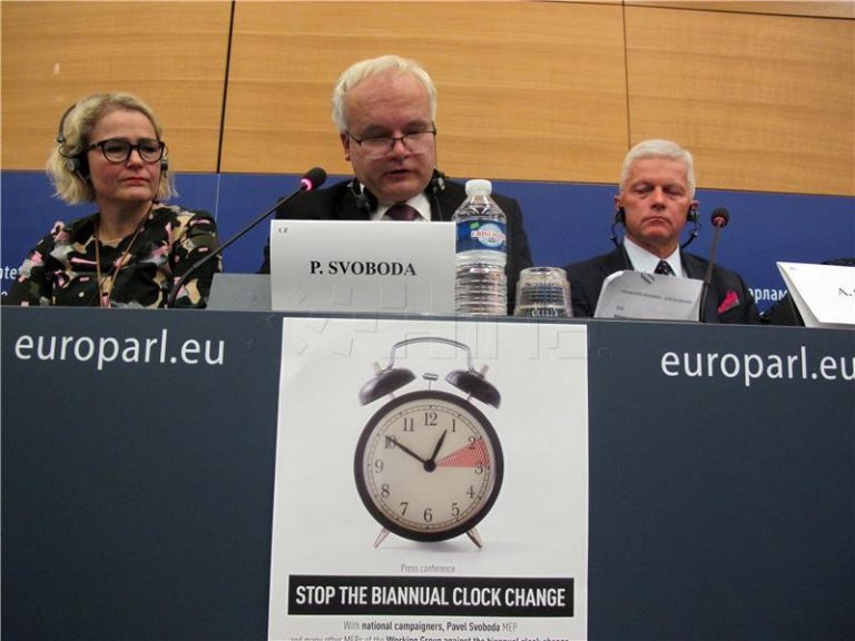 Europarlamentarci traže ukidanje pomjeranje sata