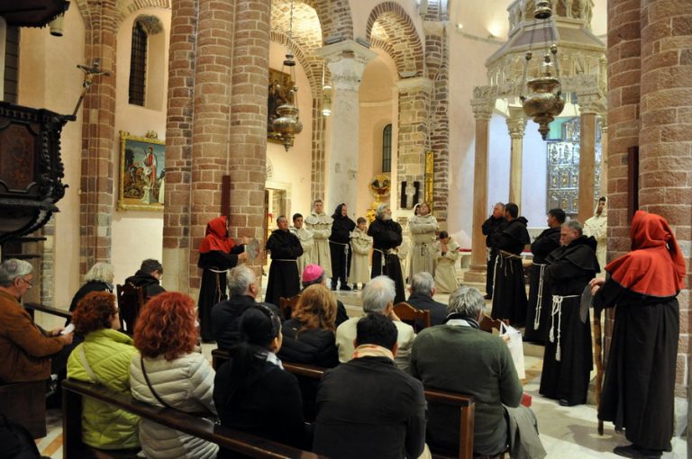 Kultna predstava “Prikazanje života svetog Lovrinca mučenika” odigrana u katedrali Svetog Tripuna