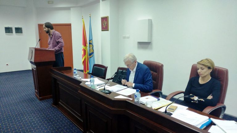 „Poltronka“ na Pinima spomenik DPS-ovoj gramzivosti