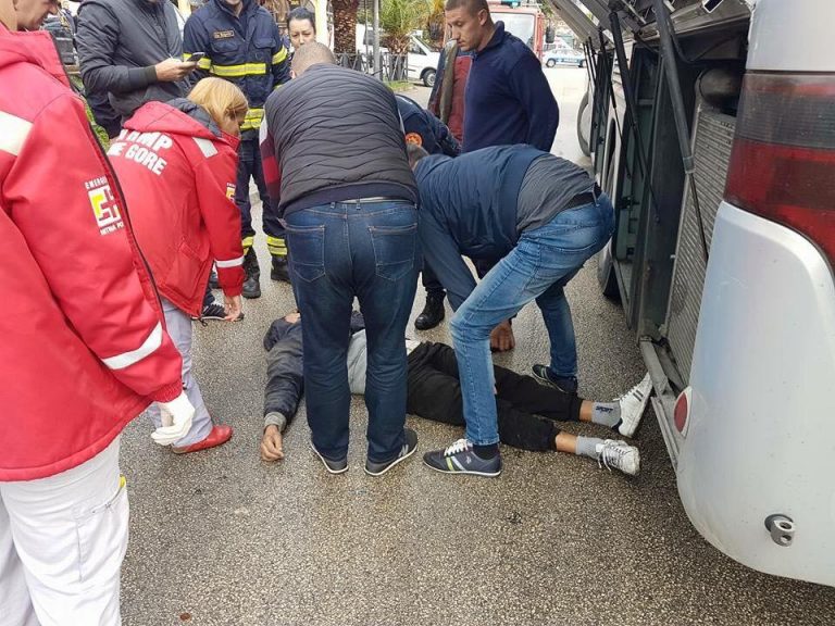 Otkriven imigrant koji se vozio dva sata ispod autobusa…