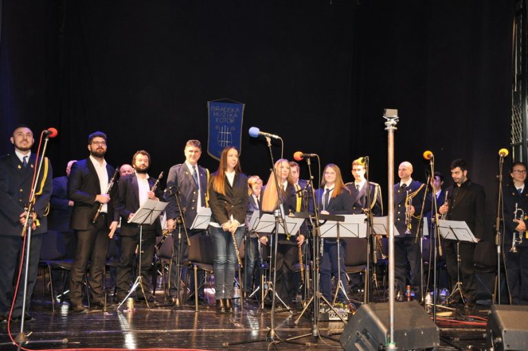 Novogodišnjim koncertom Gradske muzike Kotor počela manifestacija “Od Božića do Božića” – foto,video
