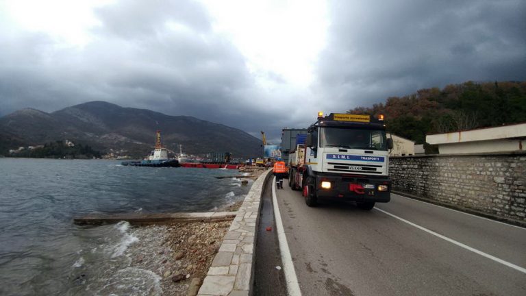 Specijalni transport povremeno obustavljao saobraćaj