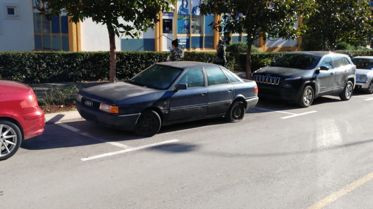 Tivat – uklonili sedam napuštenih vozila