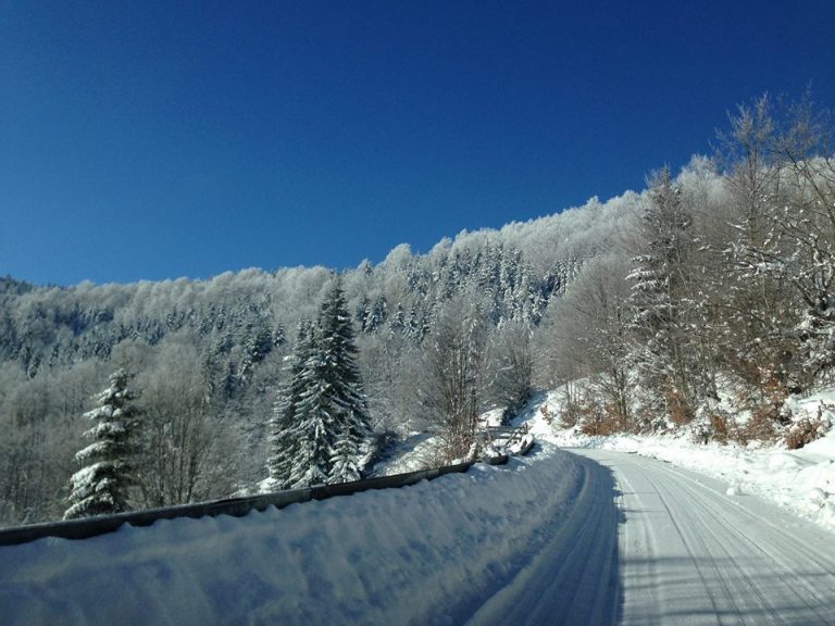 Bračni par iz Tivta spašen nakon dva dana smrzavanja u pokvarenom automobilu