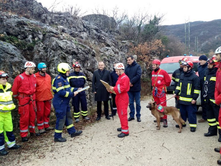Zajednička vježba crnogorskih i hrvatskih službi spašavanja u slučaju zemljotresa