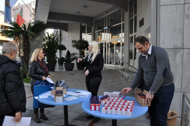 Opština Tivat obilježila Dan energetske efikasnosti – djelili besplatno sijalice…